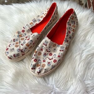 TOMS Cream White Dog Pattern Red Hawaiian Floral Slip on Flats Shoes